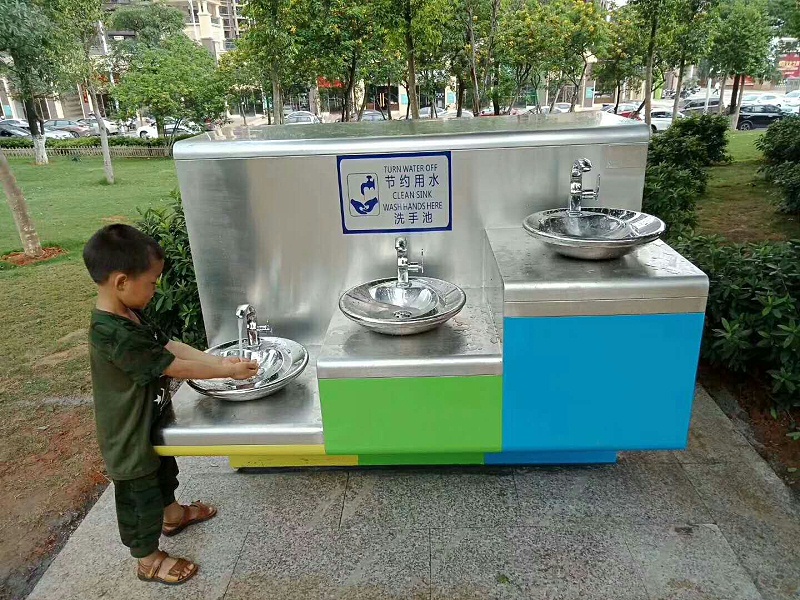 學校戶外洗手臺