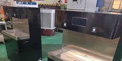 直飲水機接水口分身高版和矮版：這所學(xué)校把“兒童友好”做到細(xì)節(jié)里