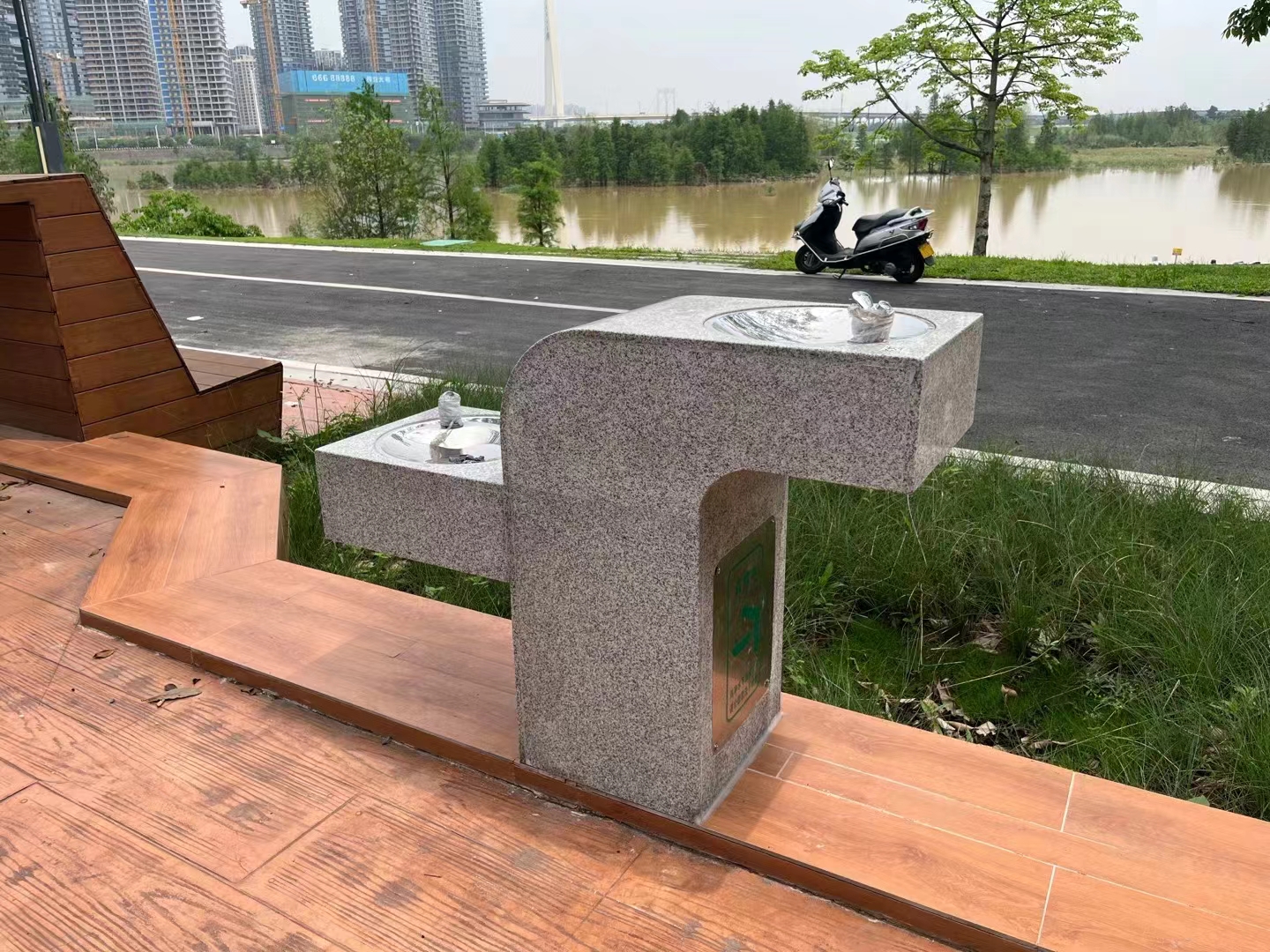 惠州西湖公園增設戶外直飲水機，提升游客飲水體驗與環保意識